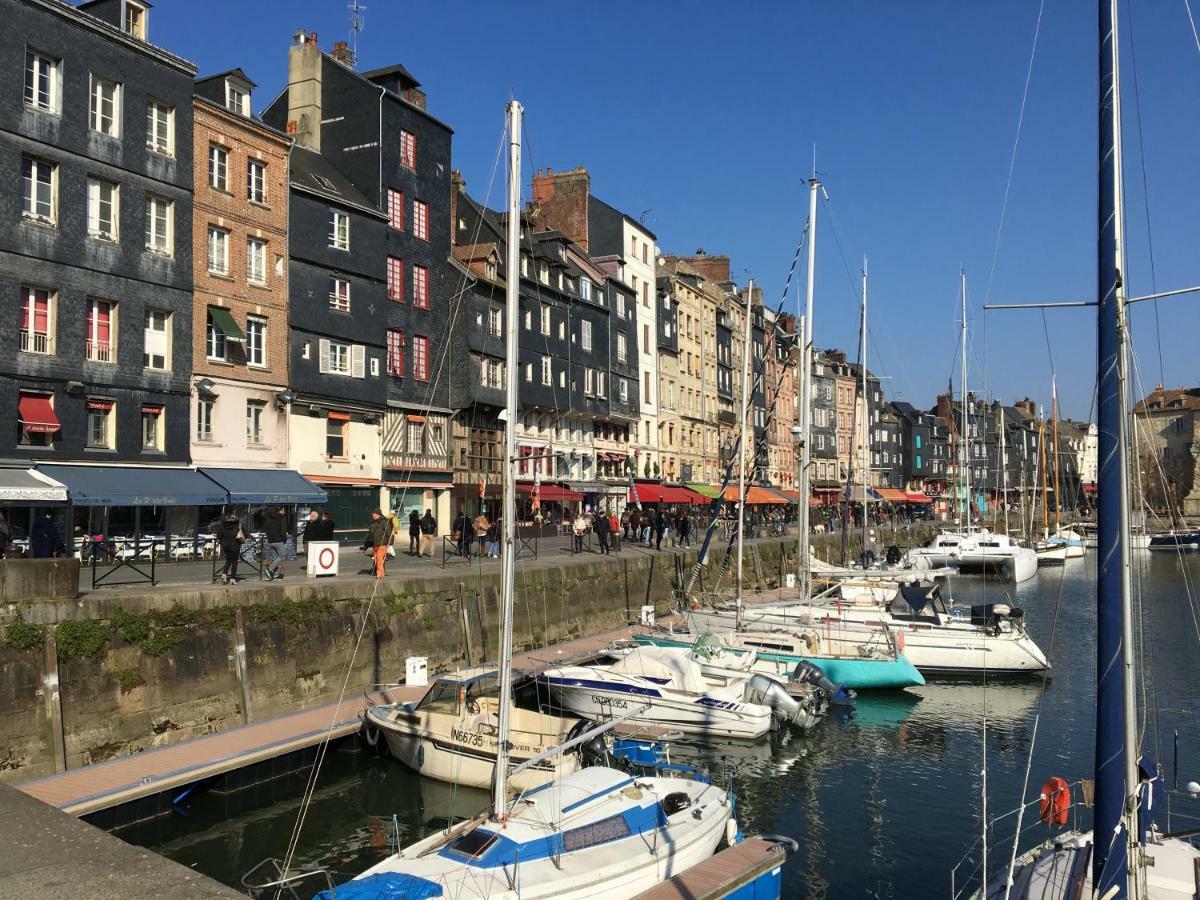 Sous Les Toits D'Honfleur Apartment Exterior photo